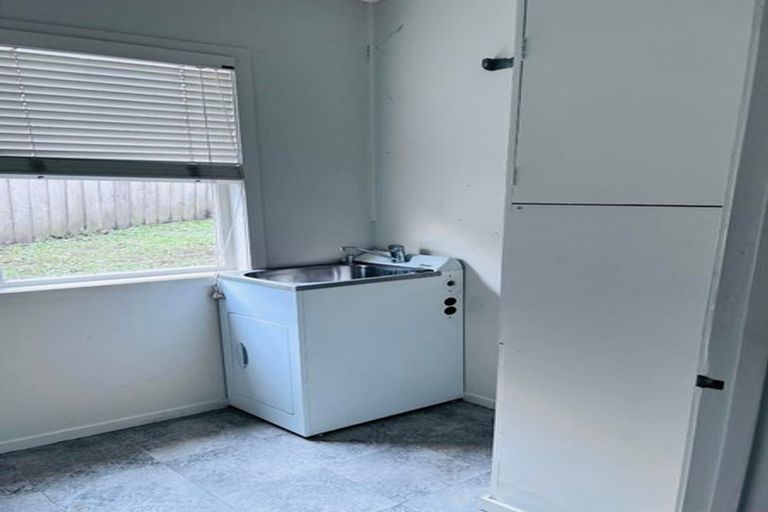 Photo of property in 1a Truscott Place, West Harbour, Auckland, 0618