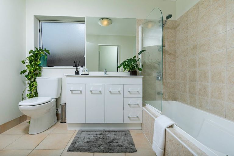 Photo of property in 7a Martin Jugum Lane, Ranui, Auckland, 0612