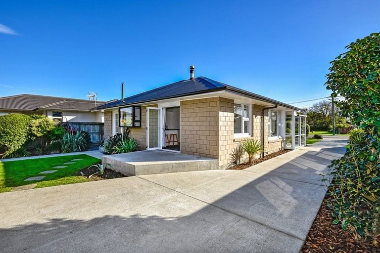 Photo of property in 30 Emlyn Place, Avondale, Christchurch, 8061