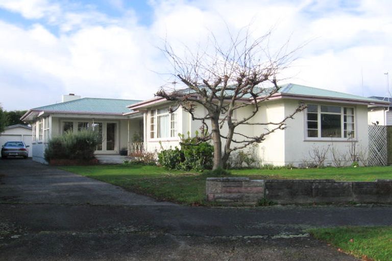 Photo of property in 2 Durham Crescent, Palmerston North, 4414