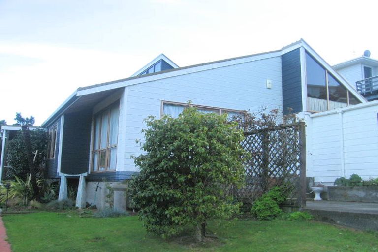 Photo of property in 2 Brora Crescent, Papakowhai, Porirua, 5024