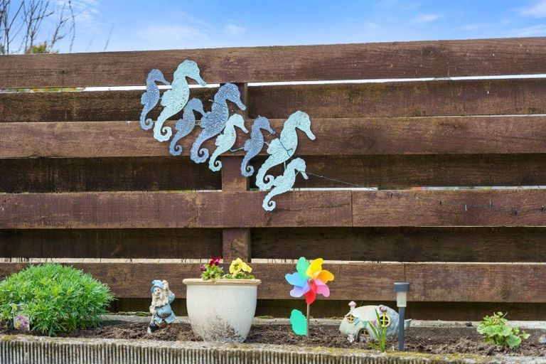 Photo of property in 8a-b Sharda Grove, Paraparaumu Beach, Paraparaumu, 5032