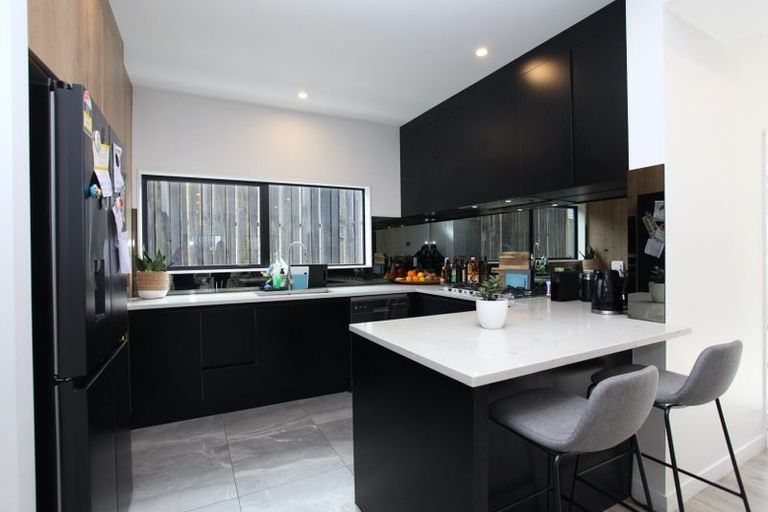 Photo of property in 10b Kurnell Drive, Botany Downs, Auckland, 2010