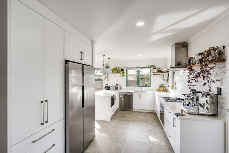 Photo of property in 16 Surrey Street, Taradale, Napier, 4112