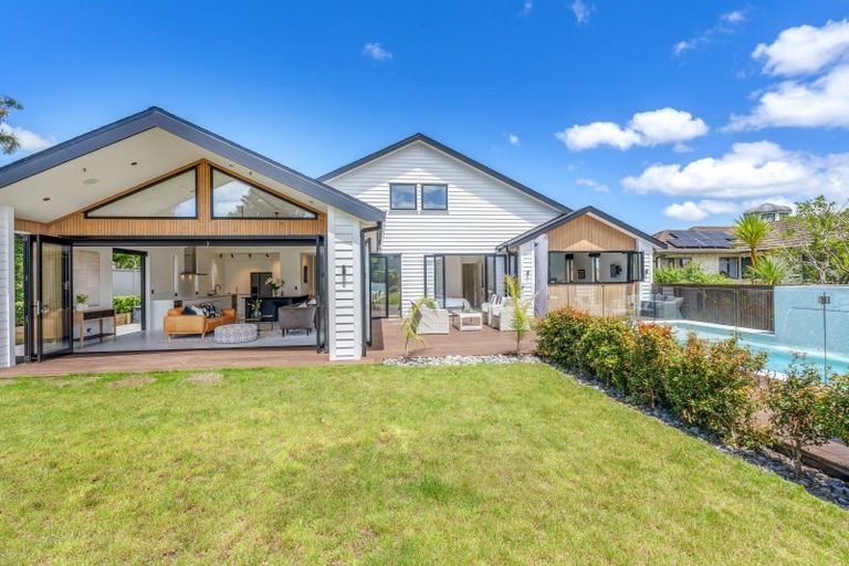 Photo of property in 8 St Elmo Rise, Shamrock Park, Auckland, 2016