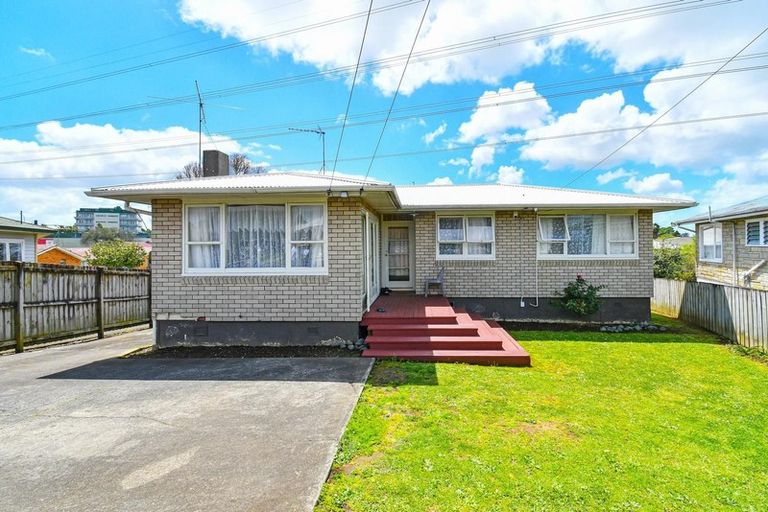 Photo of property in 90 Clayton Avenue, Otara, Auckland, 2023
