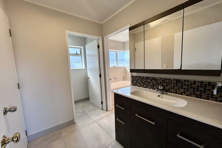 Photo of property in 2/48 Seabrook Avenue, New Lynn, Auckland, 0600