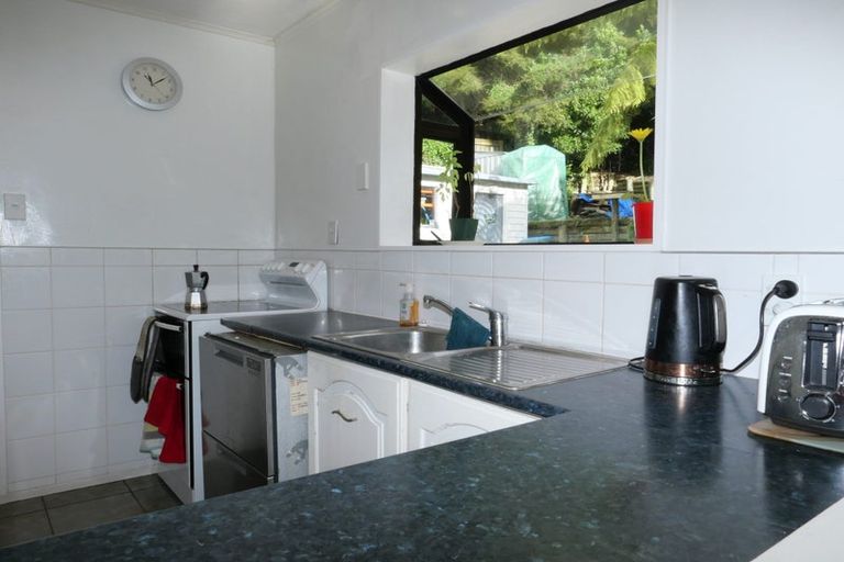 Photo of property in 41 Omapere Street, Whitby, Porirua, 5024