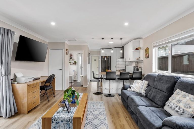 Photo of property in 3 Huruhuru Road, Massey, Auckland, 0614