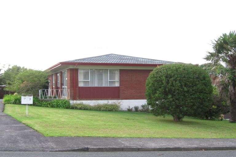 Photo of property in 1/7 Wairata Place, Te Atatu South, Auckland, 0610