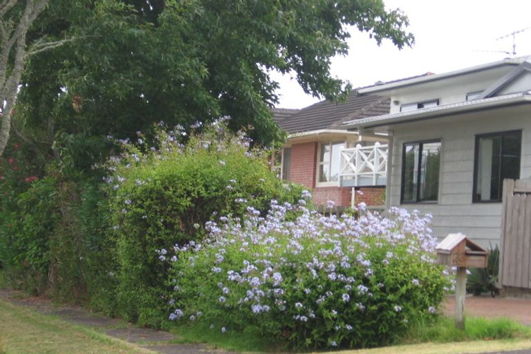 Photo of property in 2/23 Beatrice Avenue, Hillcrest, Auckland, 0627