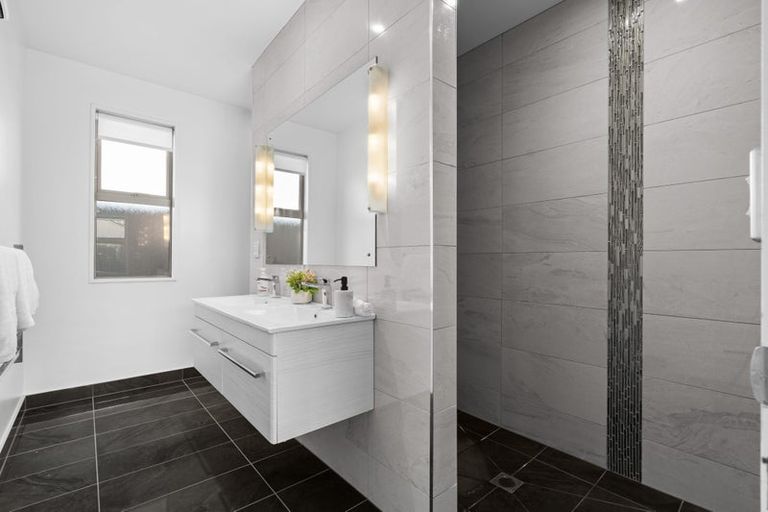 Photo of property in 14 Crown Close, Prebbleton, 7604