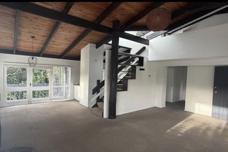 Photo of property in 2/9 Abbeygate Street, Birkdale, Auckland, 0626