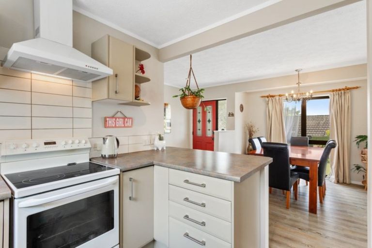 Photo of property in 4 Thistledew Place, Bayview, Auckland, 0629