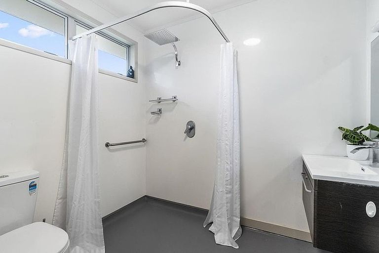 Photo of property in 3 Shale Avenue, Massey, Auckland, 0614