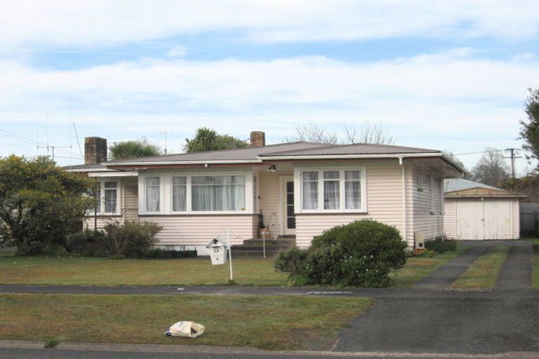 Photo of property in 24 Oxford Street, Fairfield, Hamilton, 3214