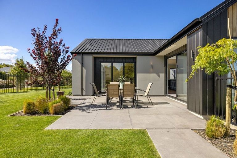 Photo of property in 8 Kirkland Crescent, Harewood, Christchurch, 8051