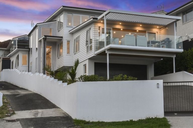 Photo of property in 9 Commodore Parry Road, Castor Bay, Auckland, 0620