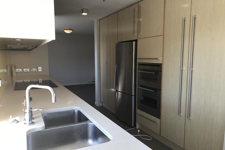 Photo of property in Montreaux Apartments, 10g/164 The Terrace, Wellington Central, Wellington, 6011