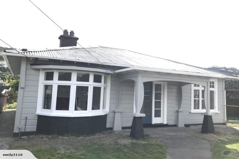 Photo of property in 178 Onepu Road, Lyall Bay, Wellington, 6022