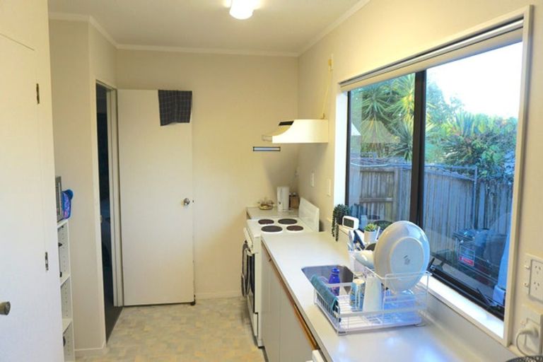 Photo of property in 2/14 Sandgate Avenue, Botany Downs, Auckland, 2010