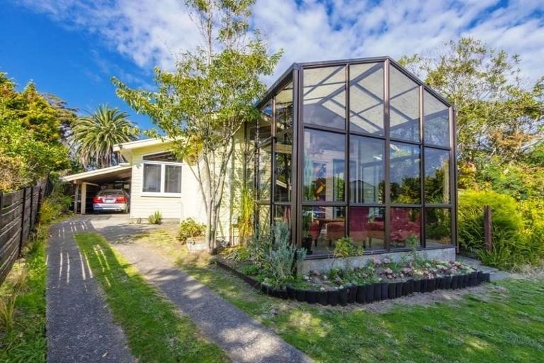 Photo of property in 14 Callender Terrace, Paraparaumu Beach, Paraparaumu, 5032
