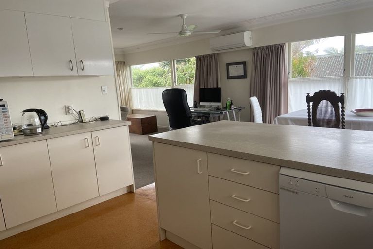 Photo of property in 1/2a Ascot Avenue, Narrow Neck, Auckland, 0624