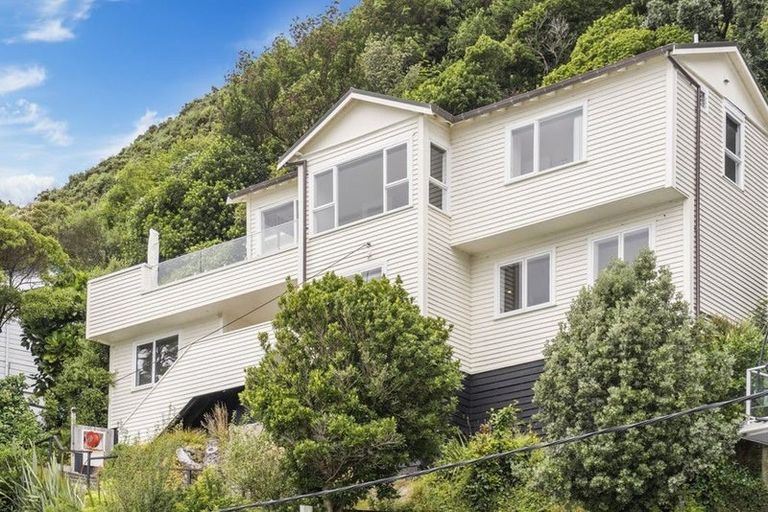 Photo of property in 515 Marine Drive, Sunshine Bay, Lower Hutt, 5013
