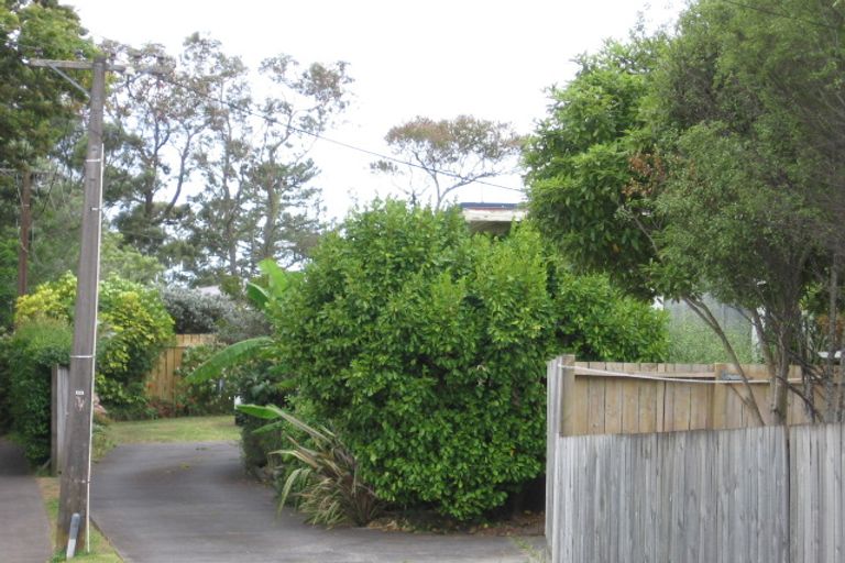 Photo of property in 2/53 Tramway Road, Beach Haven, Auckland, 0626