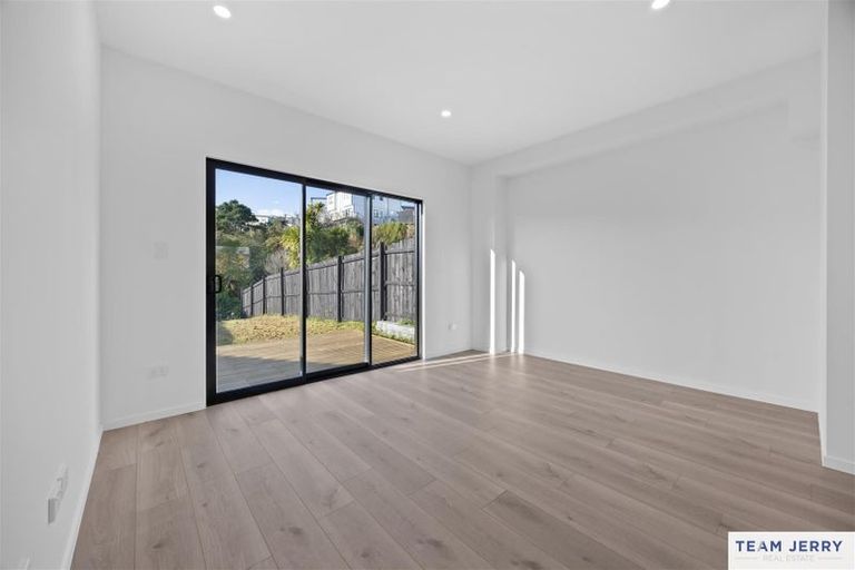 Photo of property in 49b Crestview Rise, Papakura, 2110