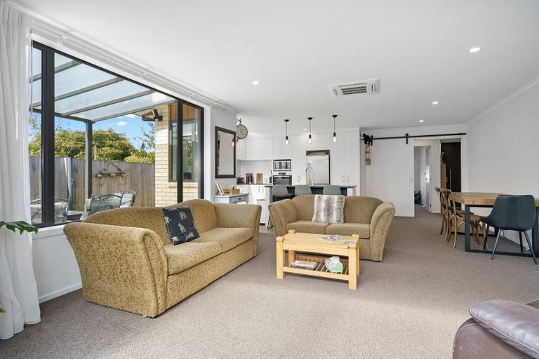 Photo of property in 285 Shakespeare Street, Leamington, Cambridge, 3432