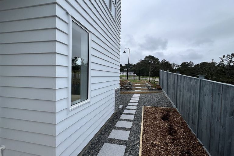 Photo of property in 23 Richard Hill Close, Fairview Heights, Auckland, 0632