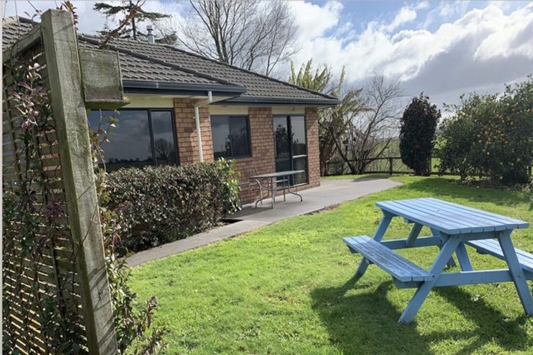 Photo of property in 81 Ohinepanea Road, Pukehina, Te Puke, 3186