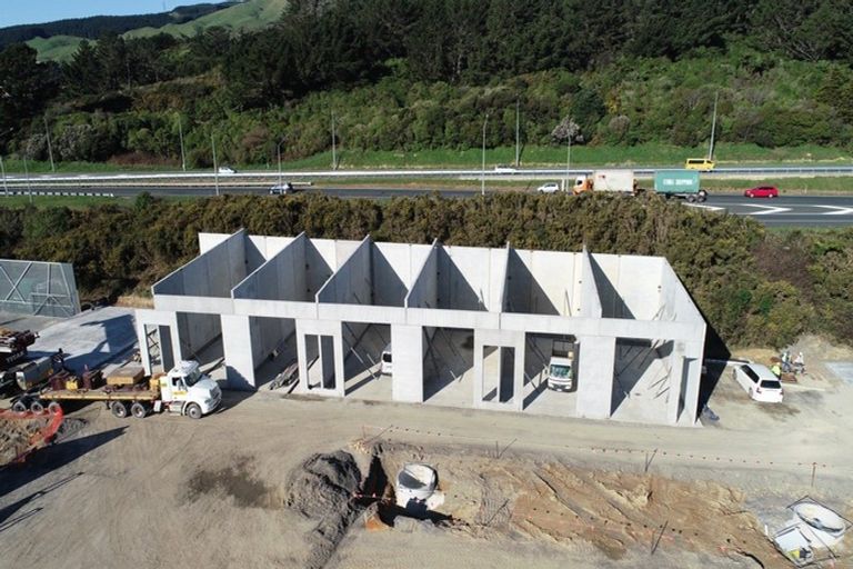 Photo of property in 1 Ara Paiwhenua, Tawa, Wellington, 5028