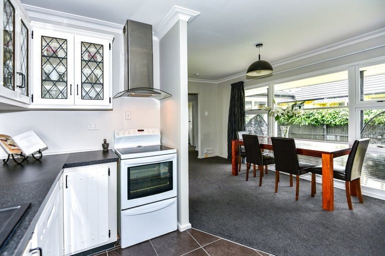 Photo of property in 1 Brookby Crescent, Avonhead, Christchurch, 8042