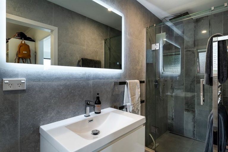 Photo of property in 124 Weatherly Road, Torbay, Auckland, 0630