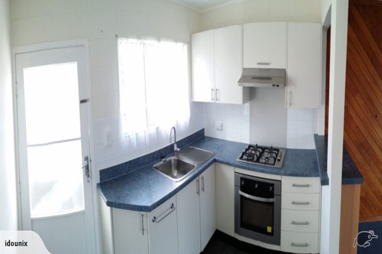 Photo of property in 2/6 Craigbank Avenue, New Lynn, Auckland, 0600
