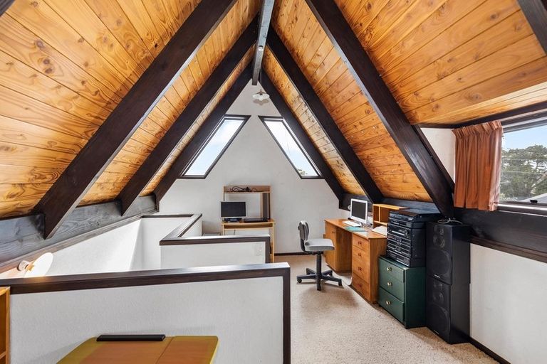 Photo of property in 6 Fairfax Avenue, Northcote, Auckland, 0627