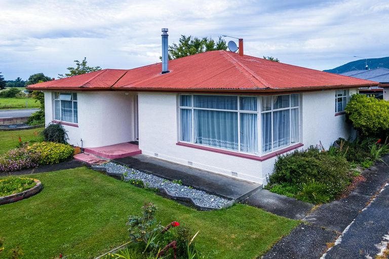 Photo of property in 1 Regent Street, Waimate, 7924