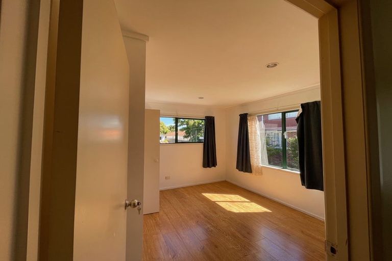 Photo of property in 30a Vera Road, Te Atatu South, Auckland, 0610