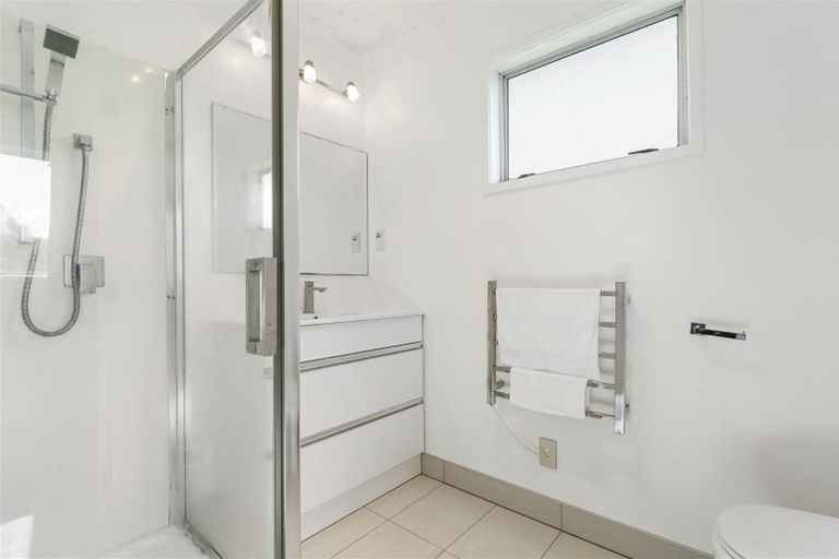 Photo of property in 25 Glennandrew Drive, Half Moon Bay, Auckland, 2012