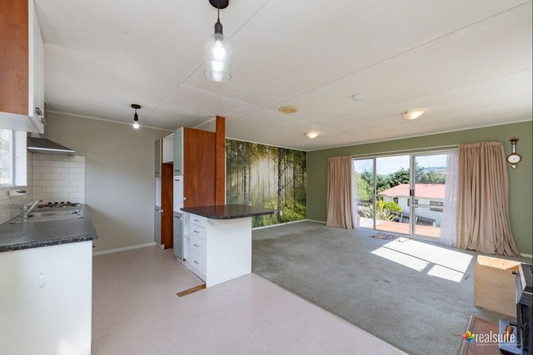 Photo of property in 21 Oaklands Grove, Clouston Park, Upper Hutt, 5018