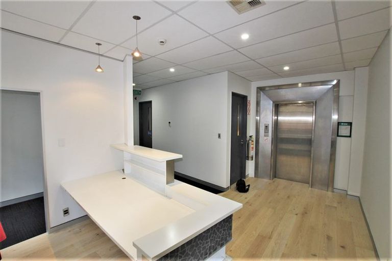 Photo of property in 112 Queen Street, Northcote Point, Auckland, 0627