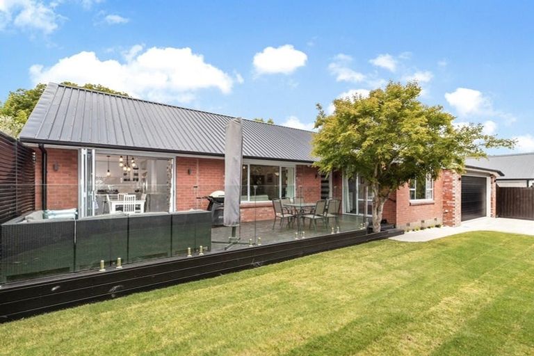 Photo of property in 3 Willowbrook Place, Fendalton, Christchurch, 8052