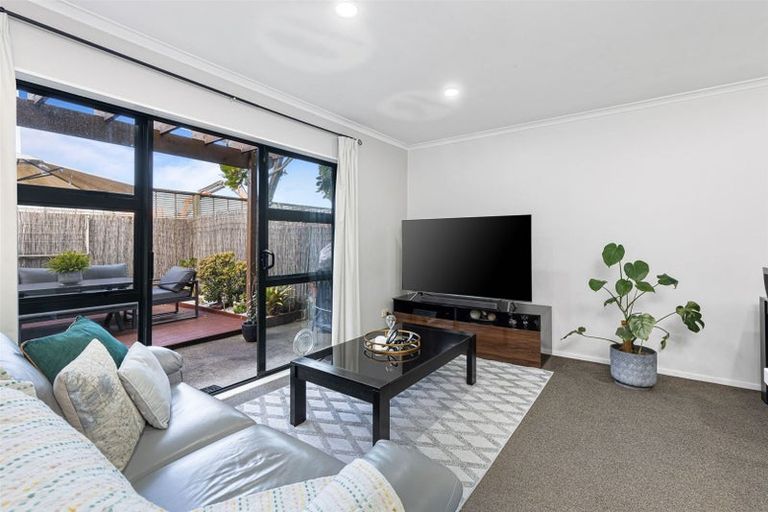 Photo of property in 11/17 Harbour View Road, Te Atatu Peninsula, Auckland, 0610