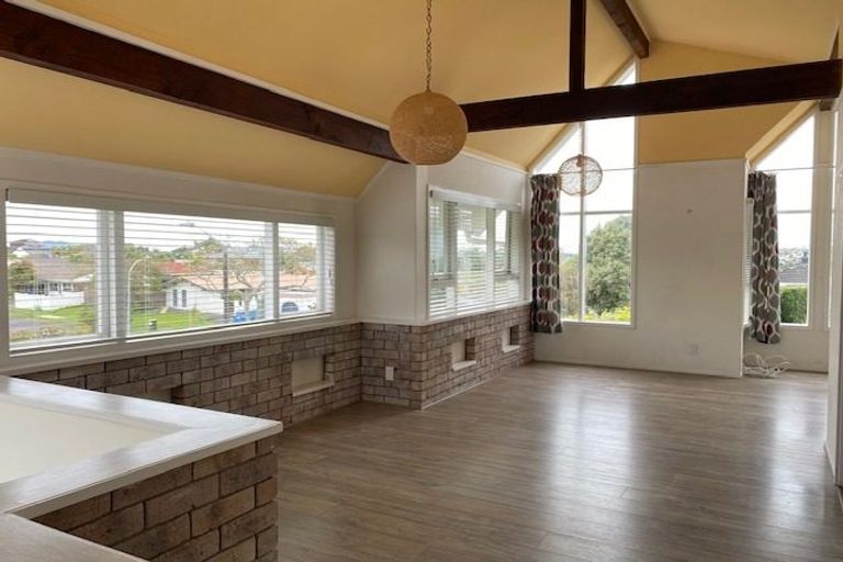 Photo of property in 1/32 Prince Regent Drive, Half Moon Bay, Auckland, 2012