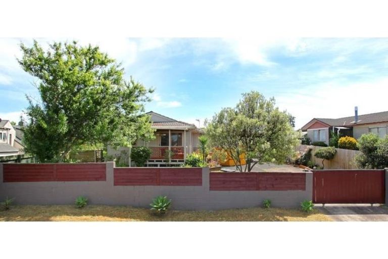 Photo of property in 29 Kelman Road, Kelston, Auckland, 0602