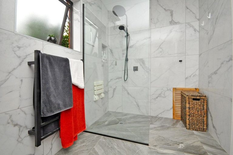 Photo of property in 2/288 Queen Street, Pukekohe, 2120