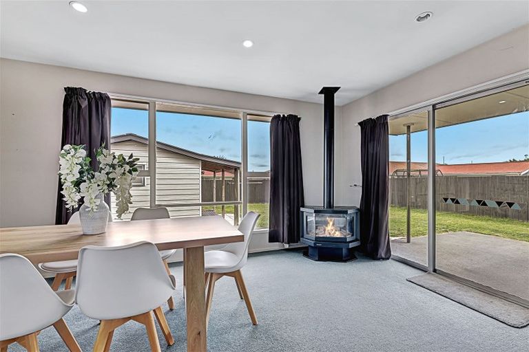 Photo of property in 24 Inwoods Road, Parklands, Christchurch, 8083