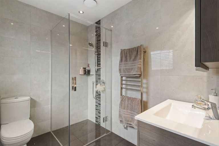 Photo of property in 21 Ballini Rise, West Harbour, Auckland, 0618